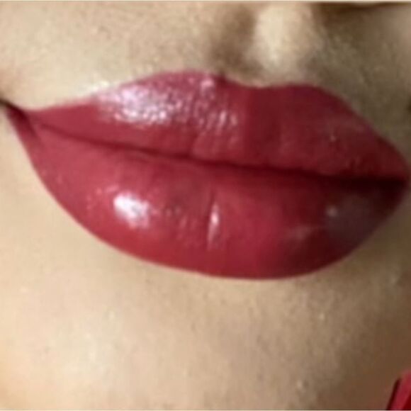 Clinique Even Better Pop Lipstick in Woo Me (Medium Dark Plum) - Picture 10 of 17